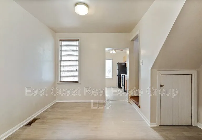 118 S Locust St — Photo 12