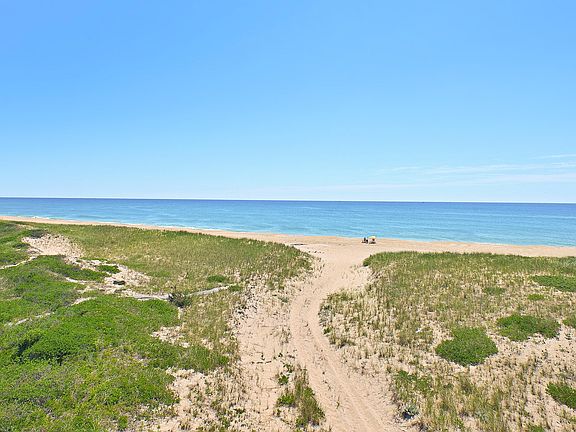 2nd image of 15 Beach Plum Ct