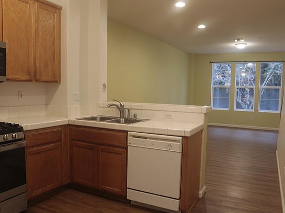 4th image of 464 Marina Way
