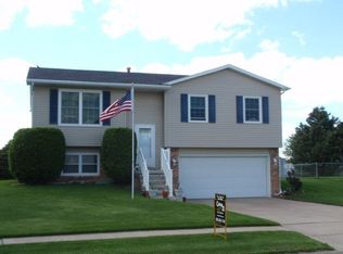 4066 Palace Dr, Grand Island, NE 68803