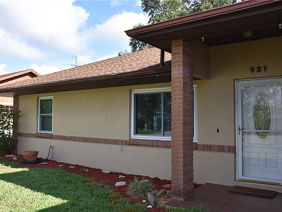 2nd image of 921 Hillgrove Ln