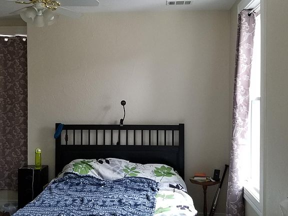 4th image of 250 S Saint Clair St APT 2