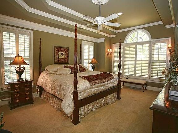 Spacious Main Floor Maste