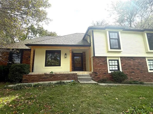 12001 Aberdeen Rd, Leawood, KS 66209