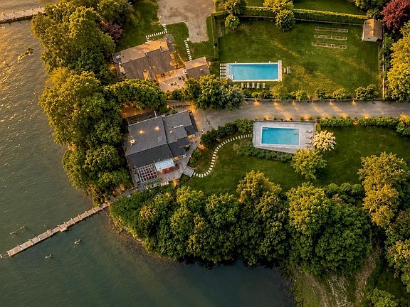 3rd image of 11 Dickerson Dr