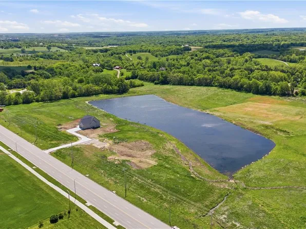 310 Eisenhower Rd, Leavenworth, KS 66048