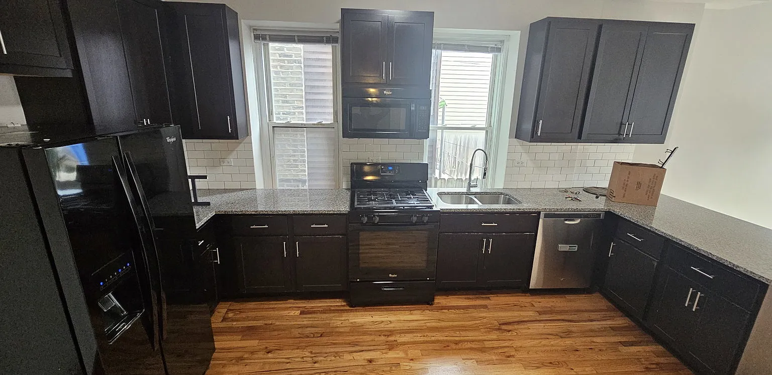 3 bed, 1.0 bath, $2,500 — Photo 2