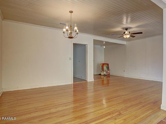 4th image of 115 W Claiborne St