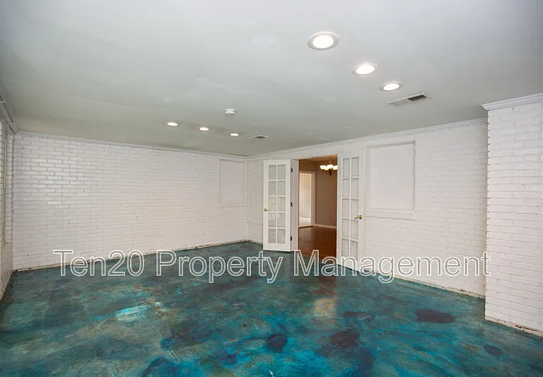 1706 Wells Dr — Photo 11