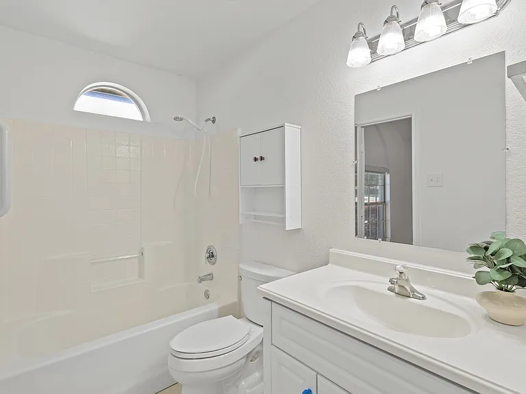 1011 Waterview Dr — Photo 13