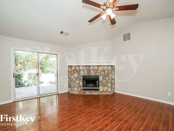 3rd image of 3902 Viola Ct