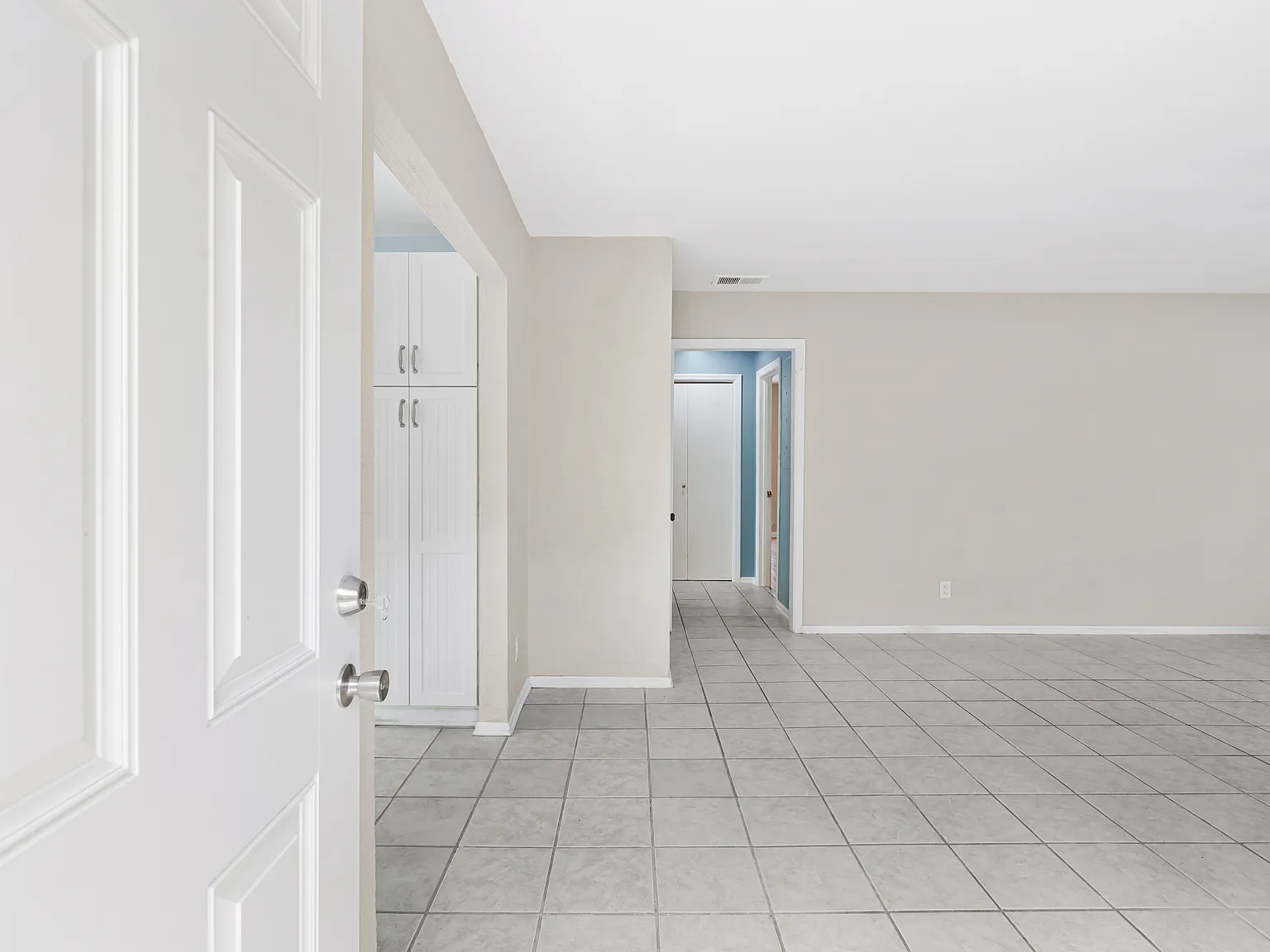 4 bed, 1950 sqft, $2,800 — Photo 4