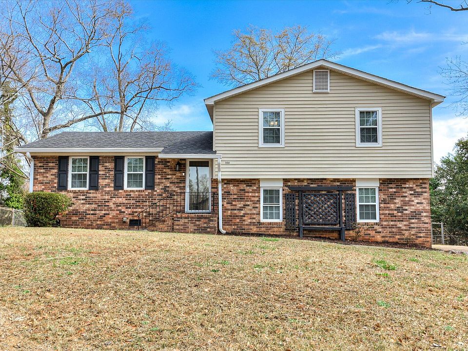 1st image of 140 Oakridge Drive
