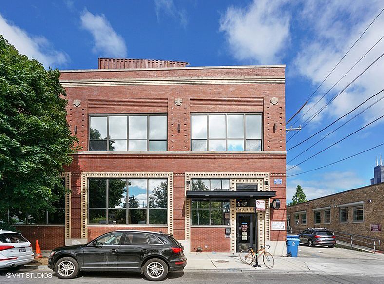 2nd image of 413 N Carpenter St APT 2I