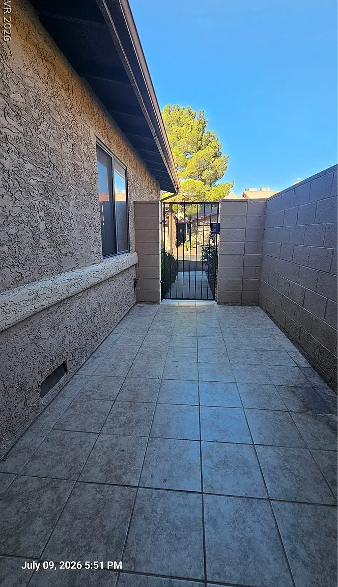 3 bed, 2.5 bath, 1631 sqft, $1,800 — Photo 4