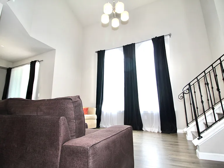 819 Estancia Ct — Photo 9