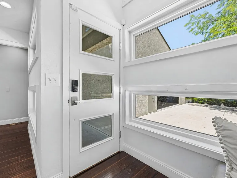 8575 Torwoodlee Ct — Photo 9