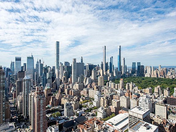 5th image of 200 E 69th St