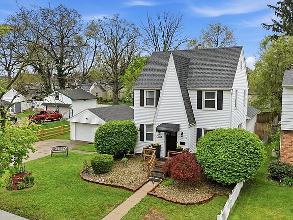 2nd image of 2703 Wyndale Rd