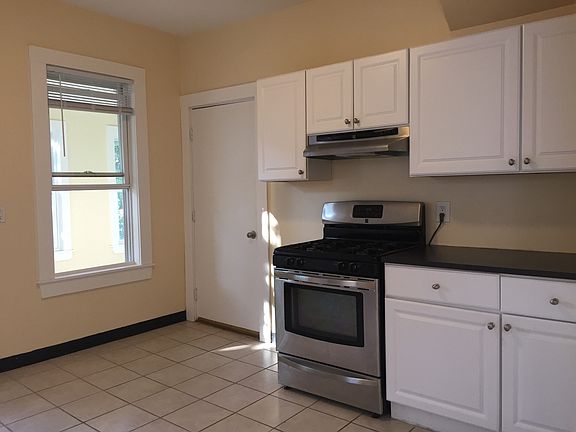 4th image of 8 Bennett St #1