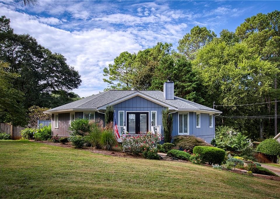 1st image of 490 Buckingham Cir
