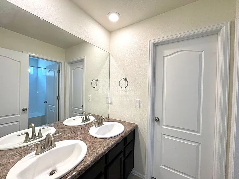 15098 Chicago St — Photo 11