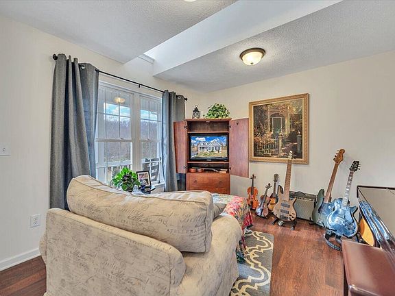 5th image of 1074 Blueberry Hill Ct