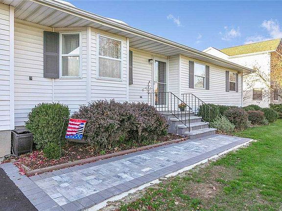 3rd image of 24 Meadow Ct