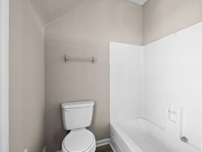 Marion St - 117 — Photo 22