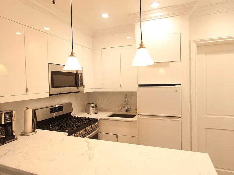 124 W 80th St #1 — Photo 4
