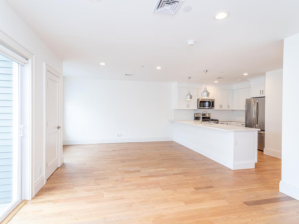 1st image of 121 Fisher Ave APT 1