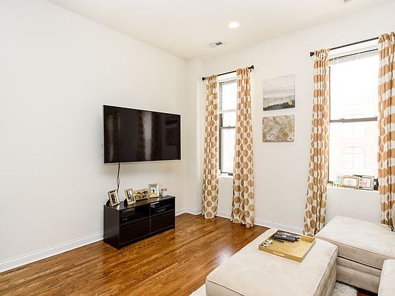 3rd image of 738 W North Ave #3F