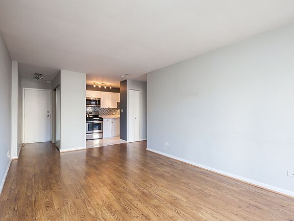 3rd image of 435 W Oakdale Ave APT 3A