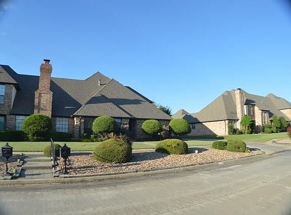 3rd image of 2607 E Greenbriar Pl