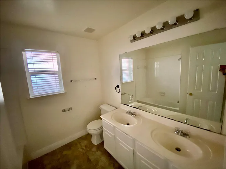 10323 Stanbrook Dr — Photo 20