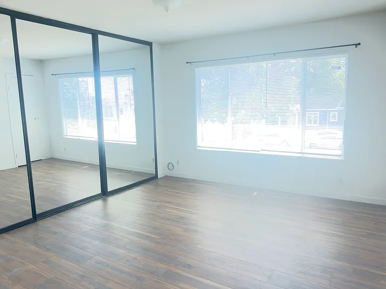 2527 Rheem Ave — Photo 3