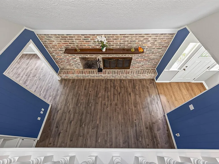 105 Glenmora Ct — Photo 42