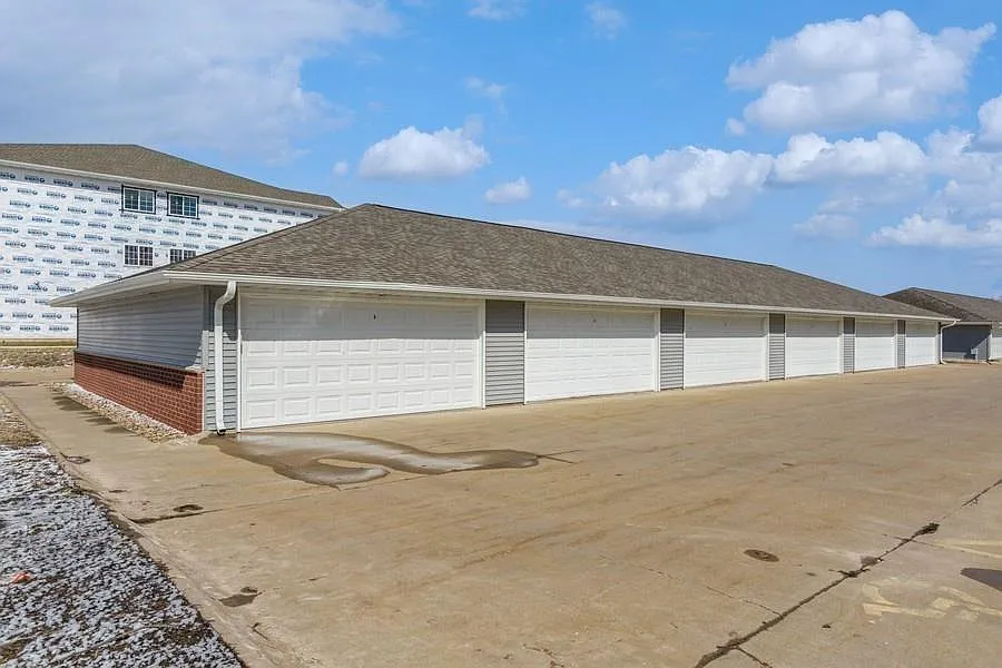 3 bed, 1216 sqft, $2,000 — Photo 4