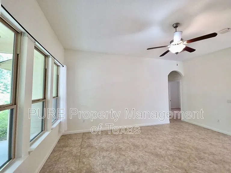 615 Linares Ln — Photo 5