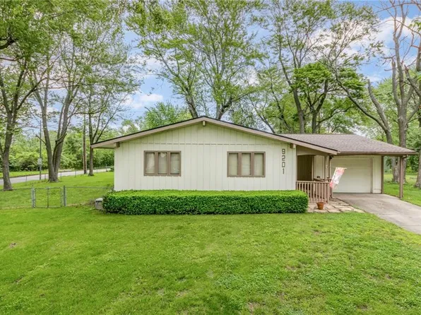 9201 Stark Ave, Kansas City, MO 64138