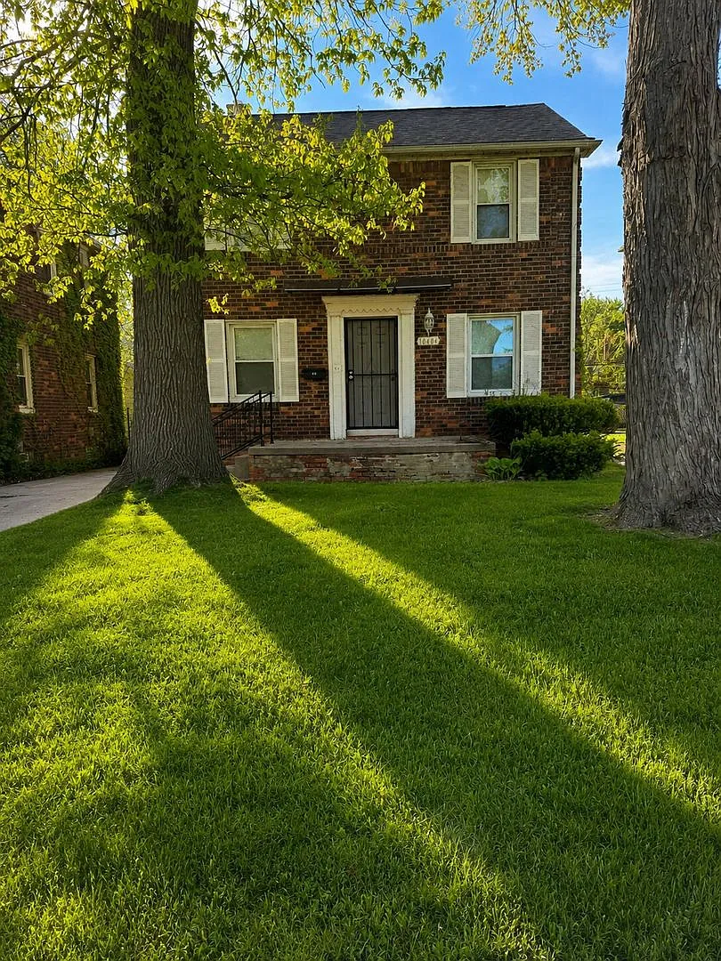 Spacious 4-Bedroom Rental Home Available for Lease — Photo 1