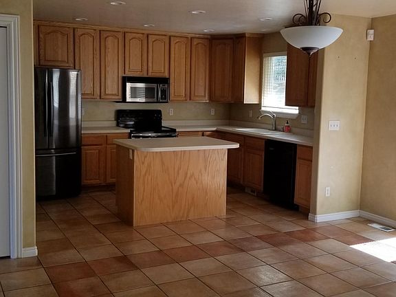 4th image of 644 E Rocky Knoll Ln