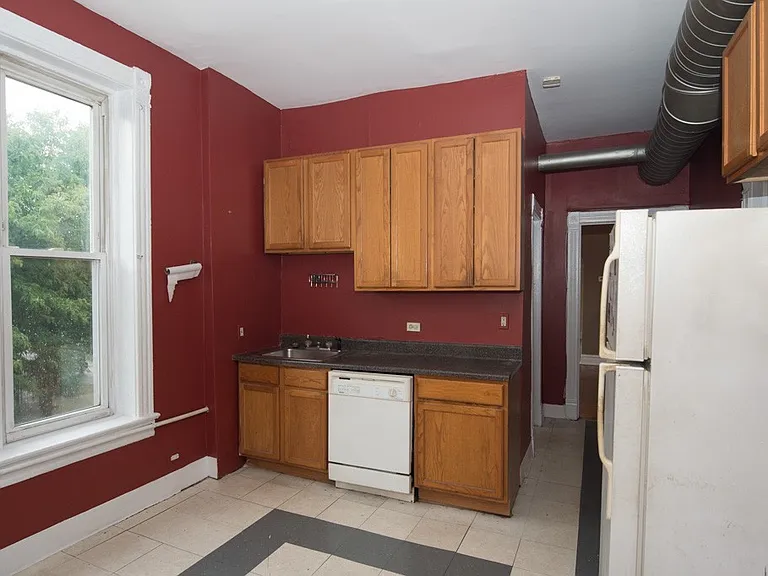 1058 N Rockwell St #F3 — Photo 2