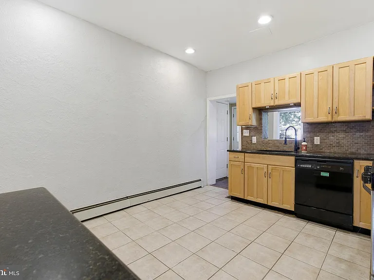 4834 Ogle St — Photo 9