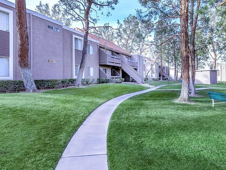 Barstonian Apartments — Photo 9