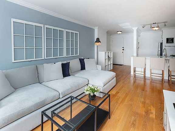 2nd image of 153 E 57th St APT 6G