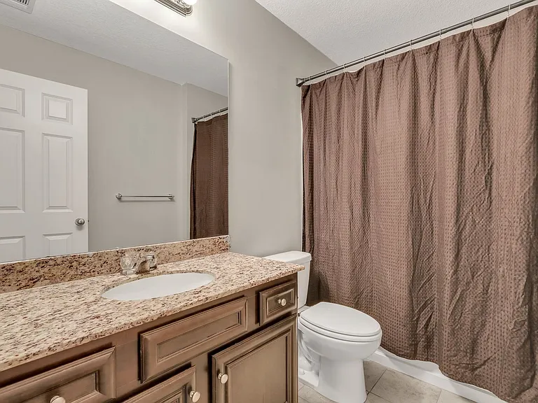 94 Lake Shore Blvd — Photo 7