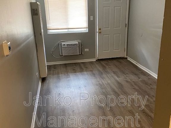 4th image of 3351 Commercial Ave Unit 22