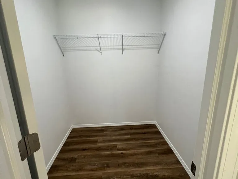 2444 N Benton Ave — Photo 33