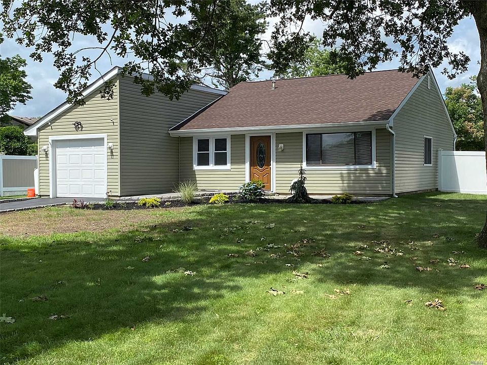 1st image of 11 Cody Ln